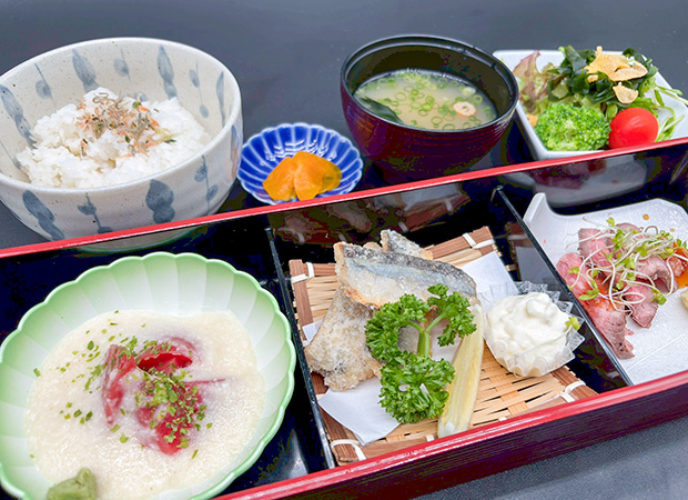三ツ切り膳